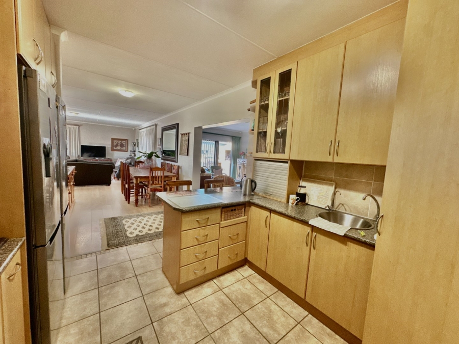 4 Bedroom Property for Sale in Fraaiuitsig Western Cape
